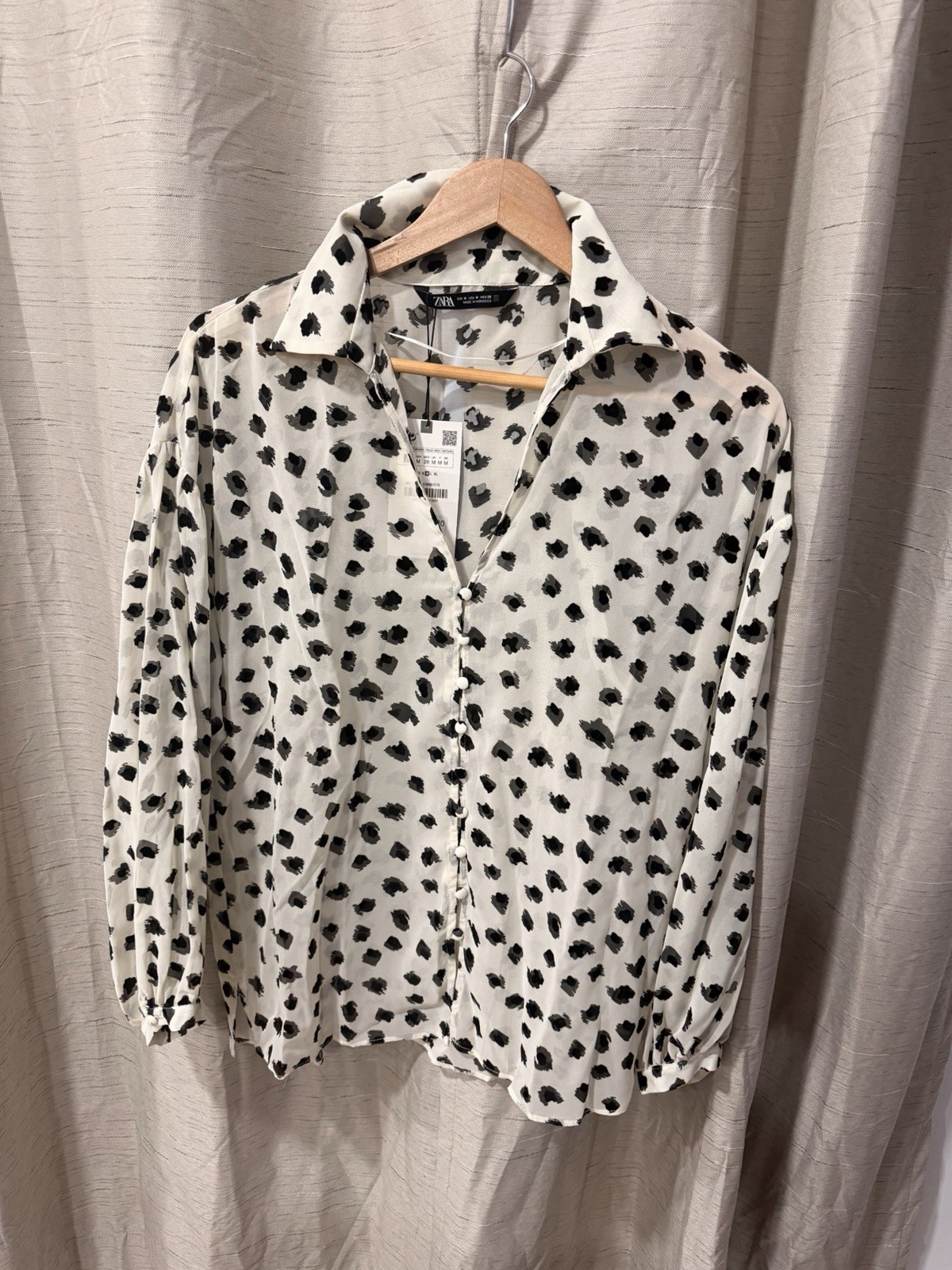 Zara Women’s M White Black Leopard Animal Print Button-Front Blouse Viscose