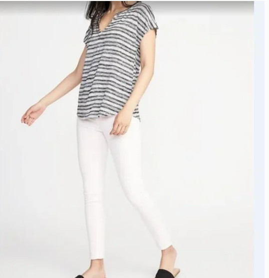 Old Navy Relaxed Split-Neck Tee – Striped – Medium