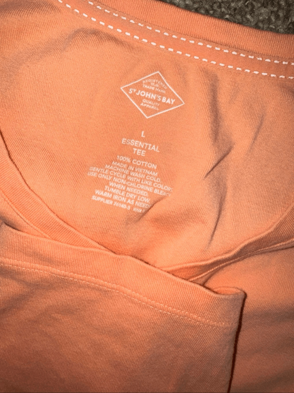 St. John’s Bay Essential Tee Coral Peach V-Neck T-Shirt Women’s Large