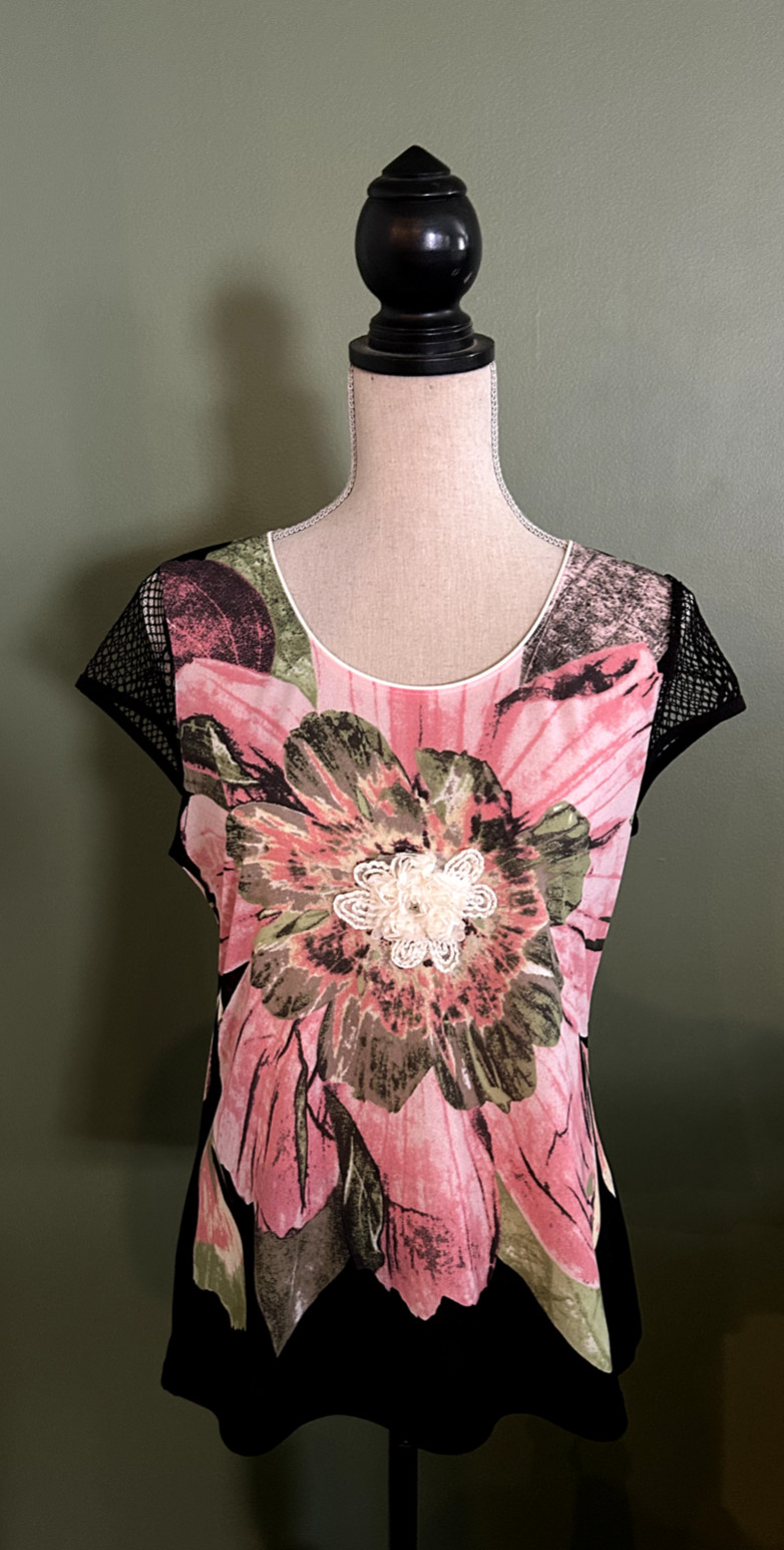 Zion Designed By H.K. Black and Pink Floral Applique Blouse White Flower Size L