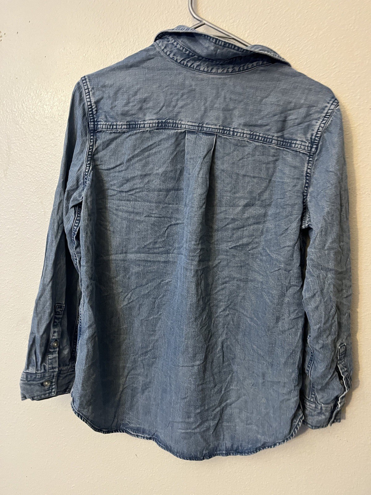 Eddie Bauer Womens Chambray Button Up Top Size PM Blue Coastal Cowgirl Beach