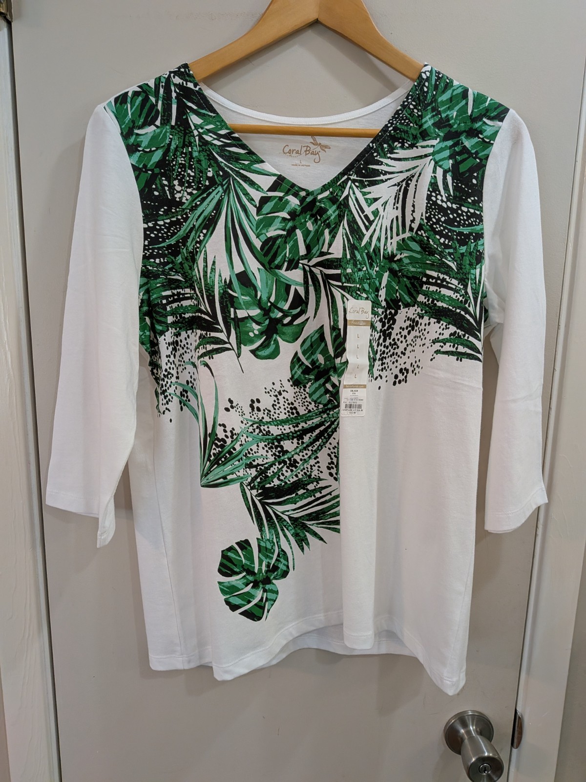 Coral Bay Sz. L 3/4 Sleeves Casual Top white w/ Green Tropical Leaf Print NEW