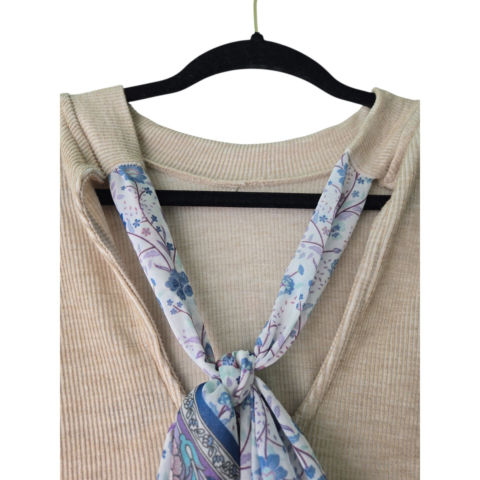 Blue Rain Women’s SIZE LARGE Ribbed Knit Long Sleeve Top Beige V-Neck W/ Scarf