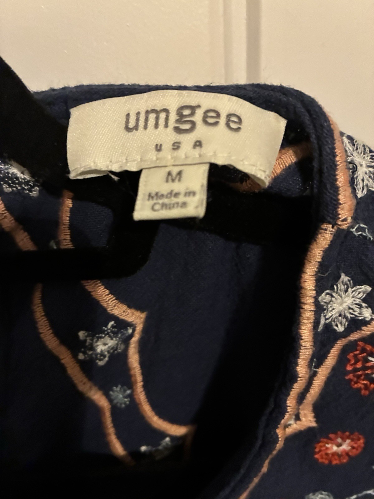 UMGEE Women’s Blue Floral Embroidered Short Sleeve Pullover Top M