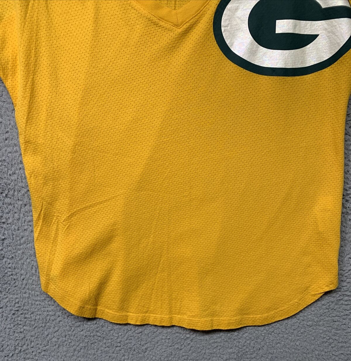 Touch By Alyssa Milano Women’s Green Packer Pullover T-Shirt Size Medium Yellow