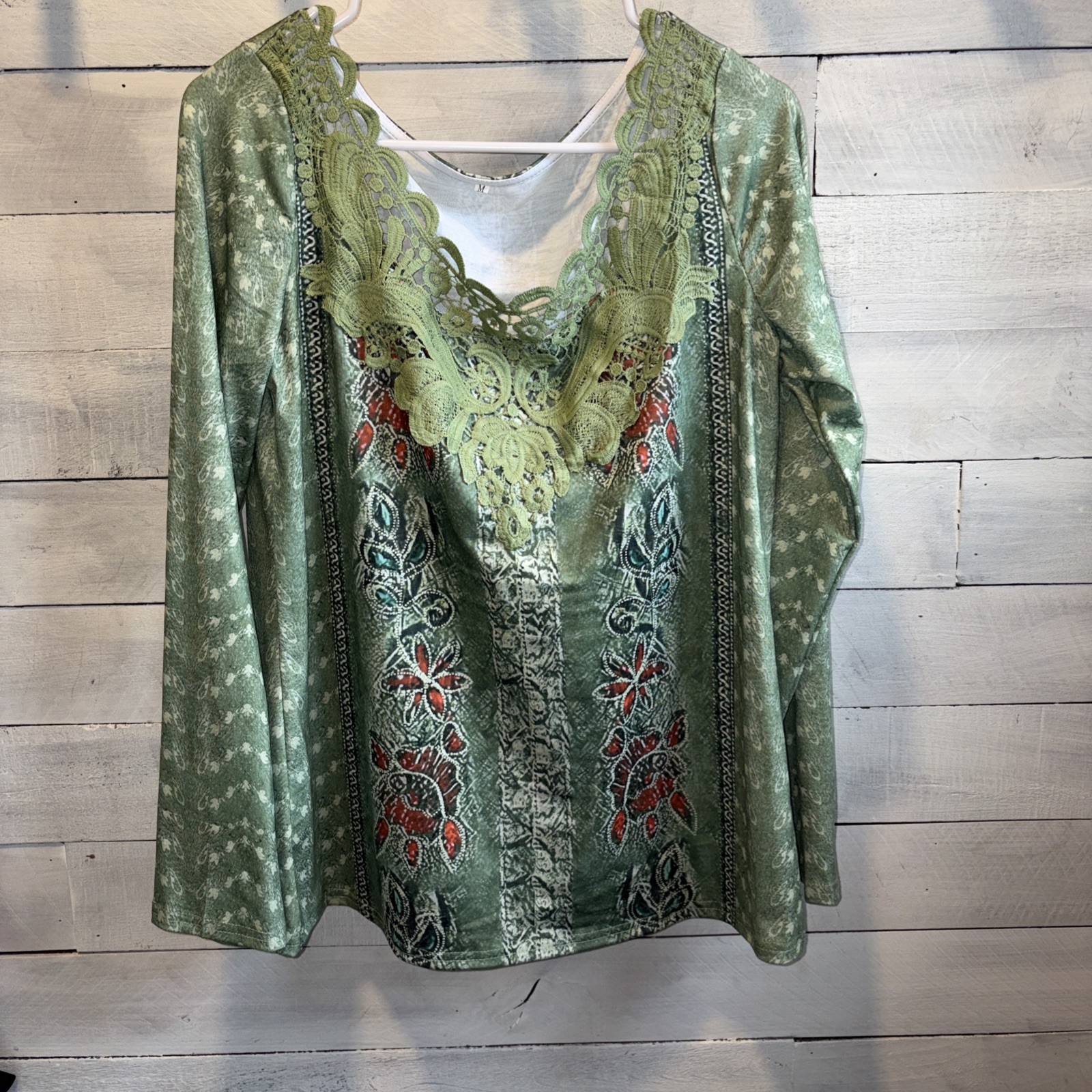 NEW WOMENS M MOSTLY GREEN TAG MISSING LONG SLEEVES EMBROYDERY,PERFECT CONDITION