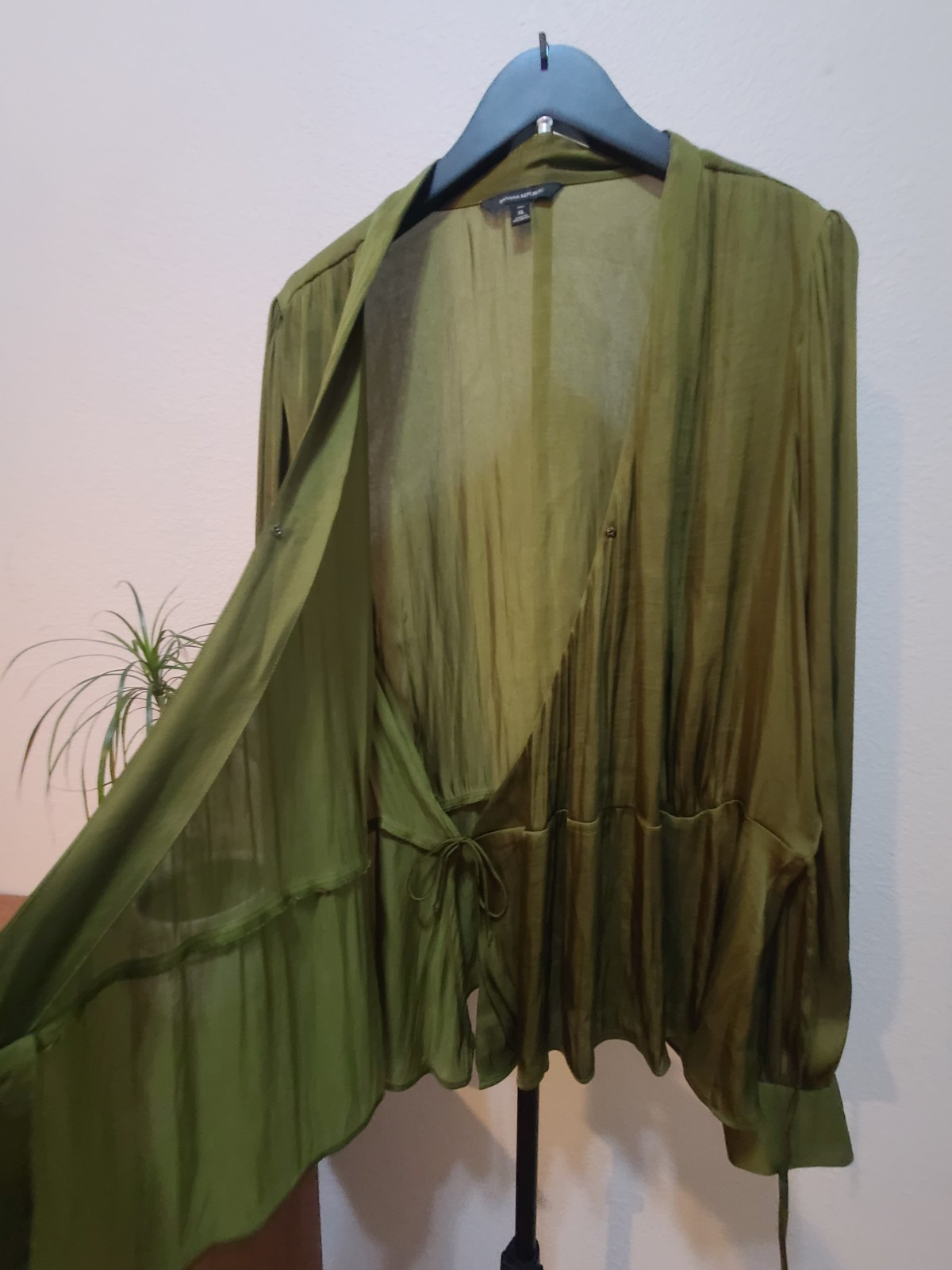 Banana Republic Green Satin Wrap V-Neck Tie Blouse Long Sleeve Tall XL