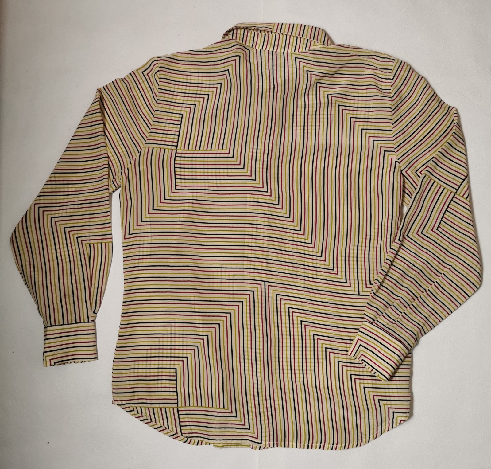Tess Silk Blouse. Used in good condition. 100% silk. Size:M