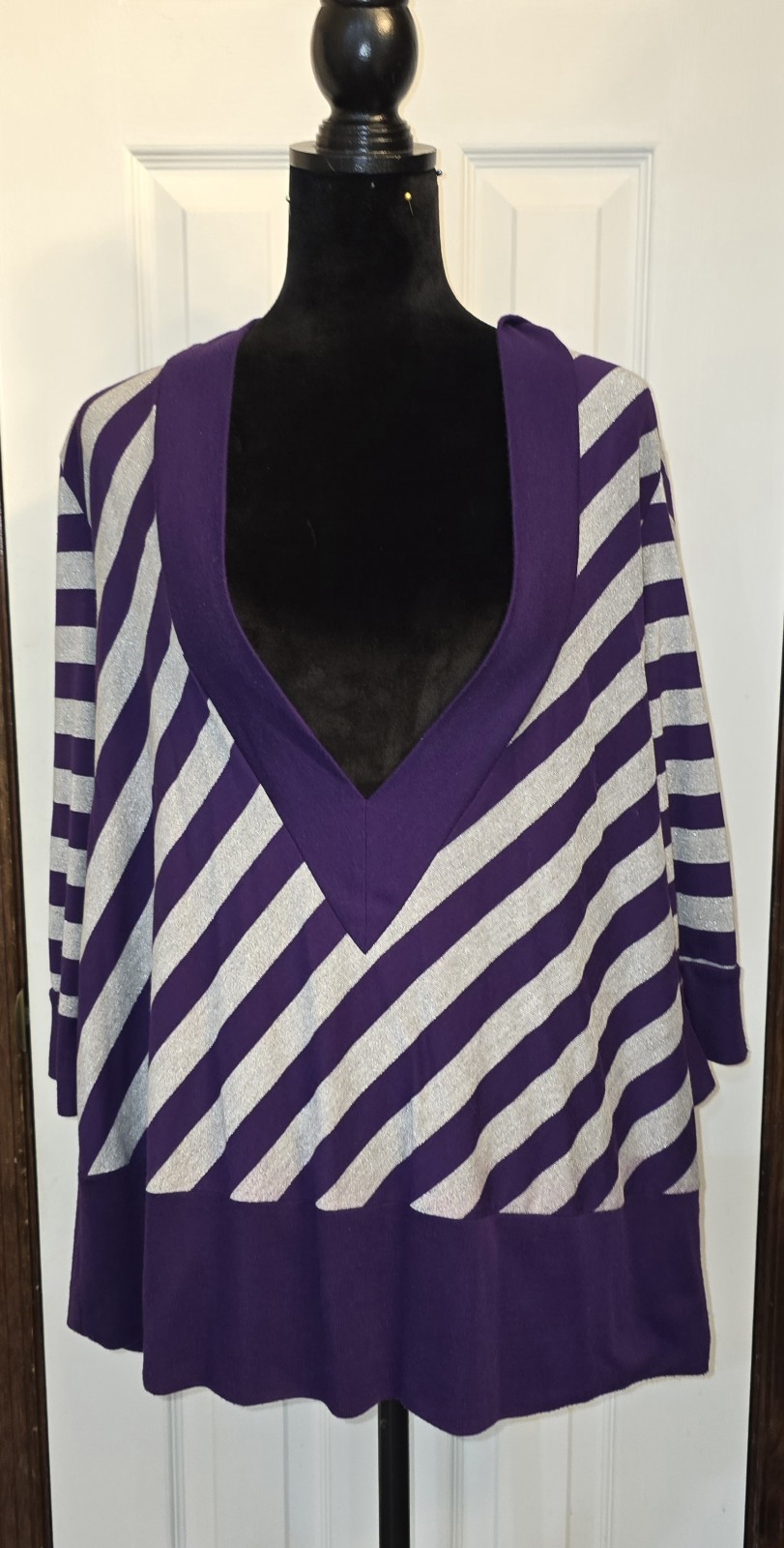 ​Venezia Lane Bryant Size 14/16 Purple Silver Metallic Striped Hooded Top V-Neck