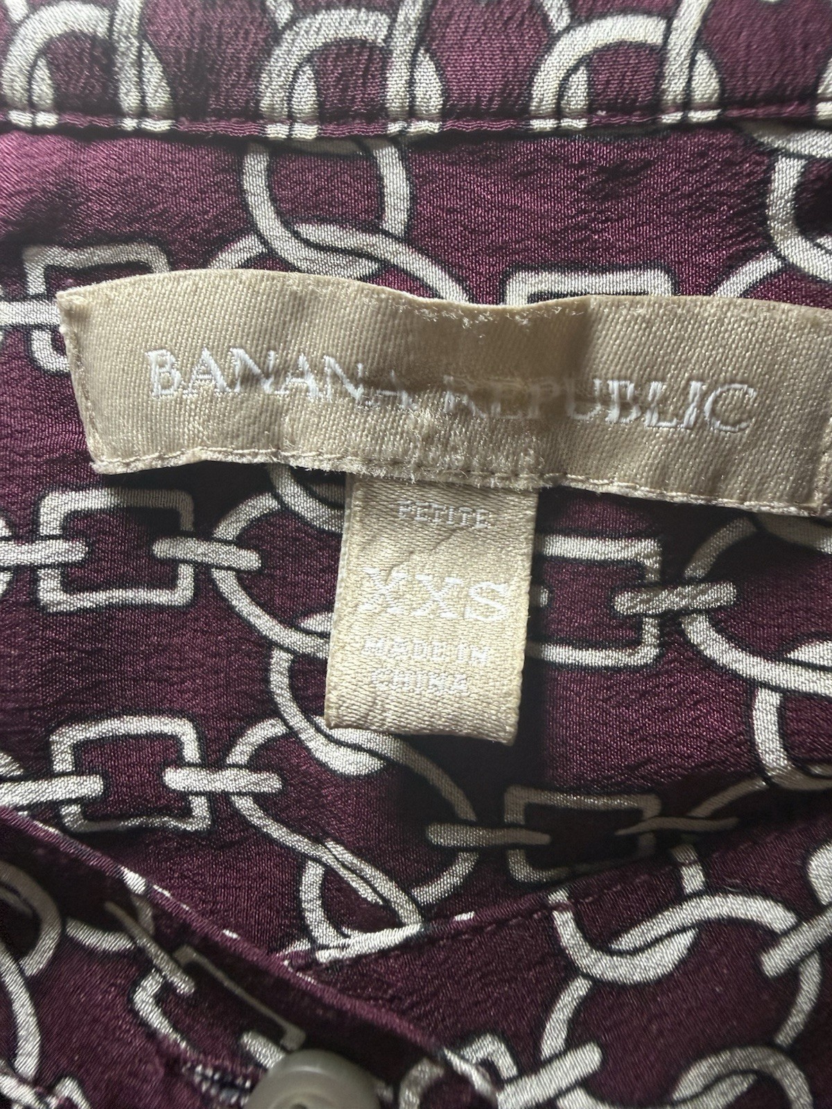 Banana Republic Burgundy White Geometric Silk V-Neck Button Blouse Petite XXS