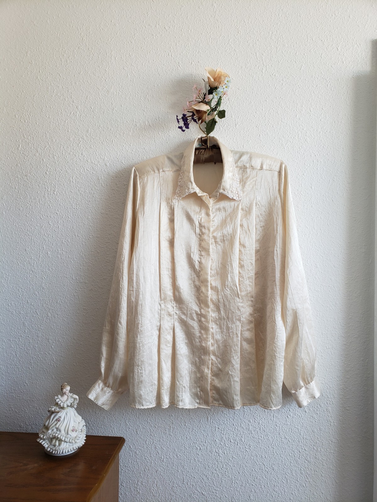 Diversity Women Silky Longsleeve Shirt Blouse Crochet Trim Size 14 Vintage