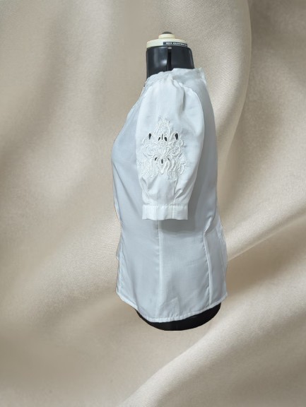 Vntg NICOLA White Embroidered Blouse 8 Satiny Elegant Old Money Back Button 80s