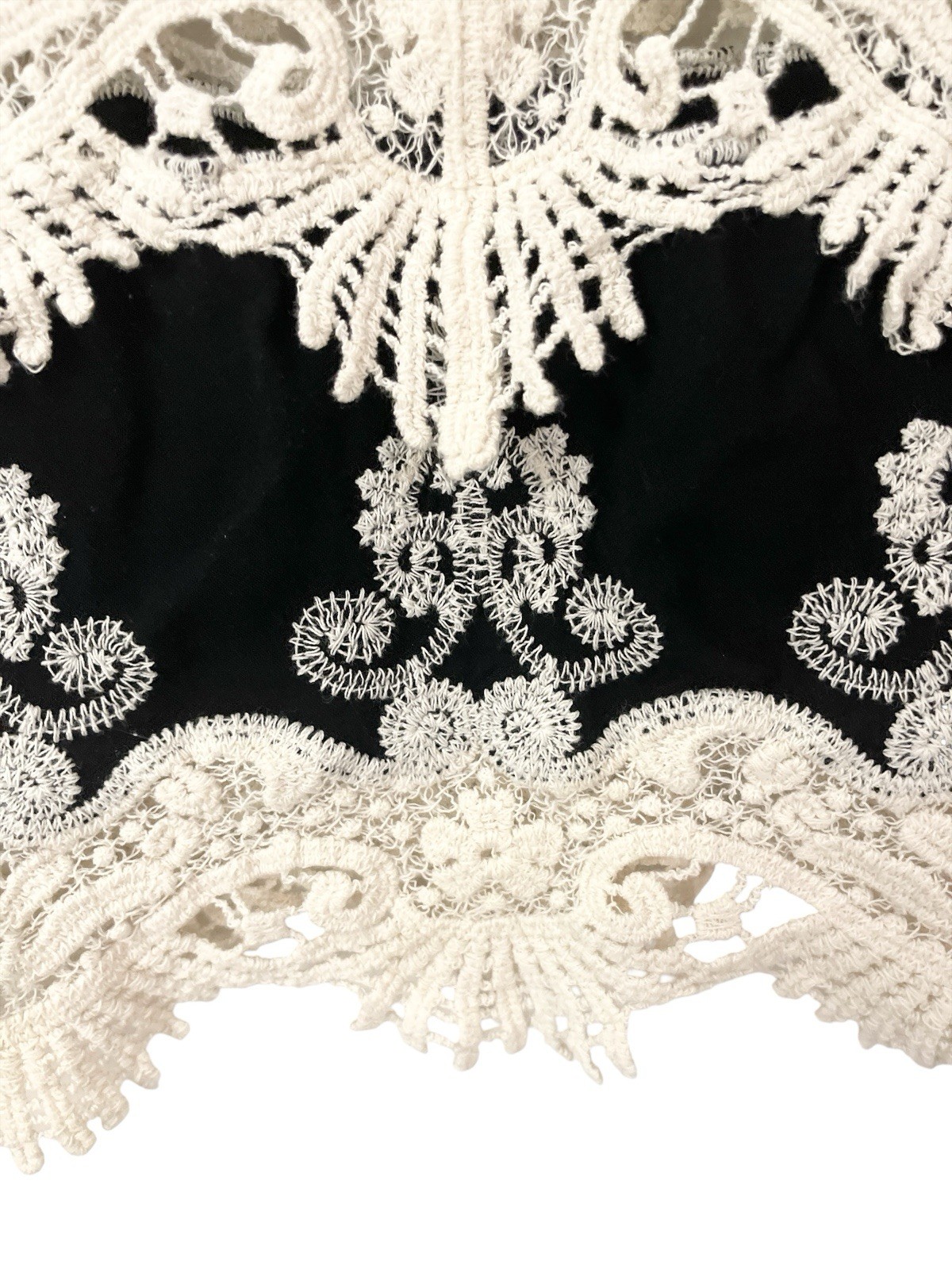 Est. 1946 Top Black Cream Crochet Lace Trim V Neck Short Sleeve Relaxed Feminine
