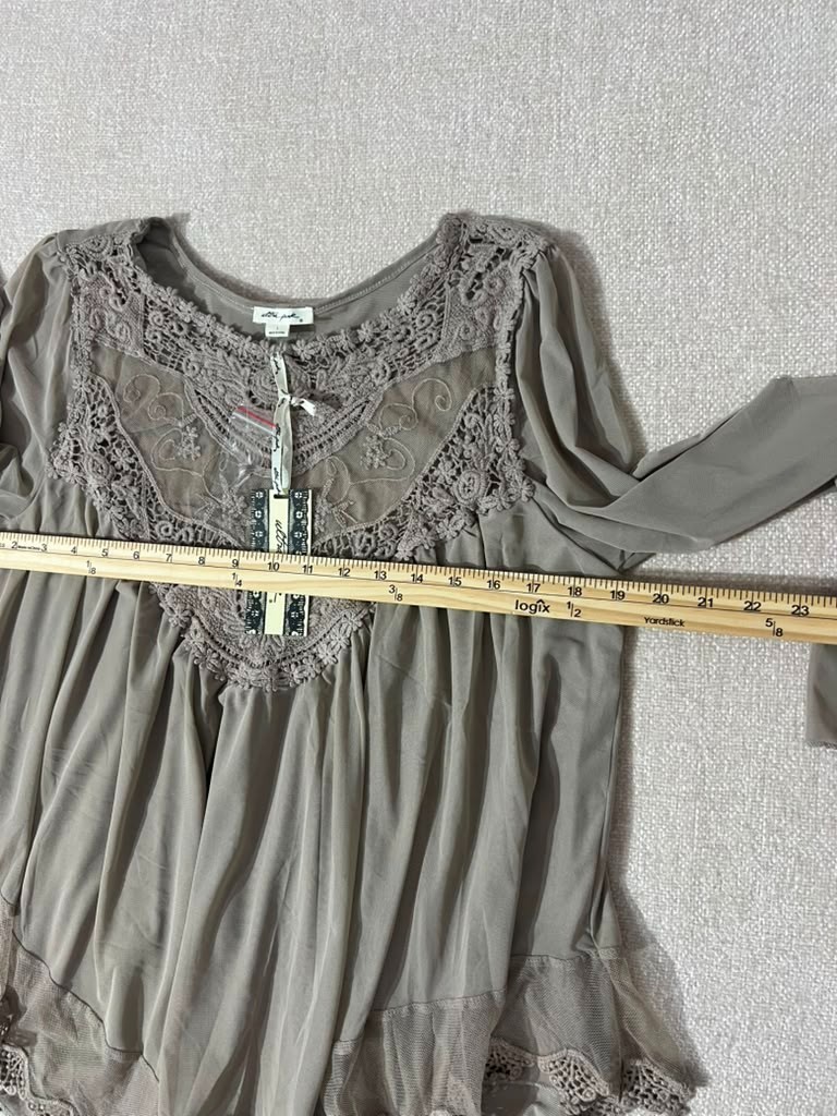 Ultra Pink Women’s Boho Lace Crochet Tunic Top Bell Sleeve Gray L NWT