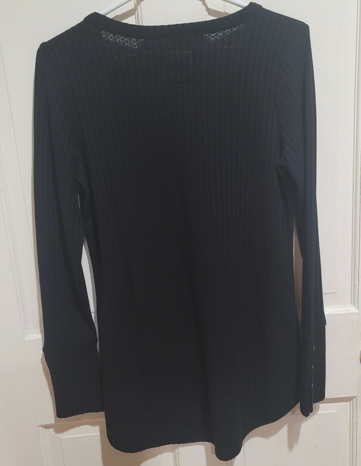 NWT Ch sor solid Black Pull Over Top V Neck Partial Button Long Sleeves Size M