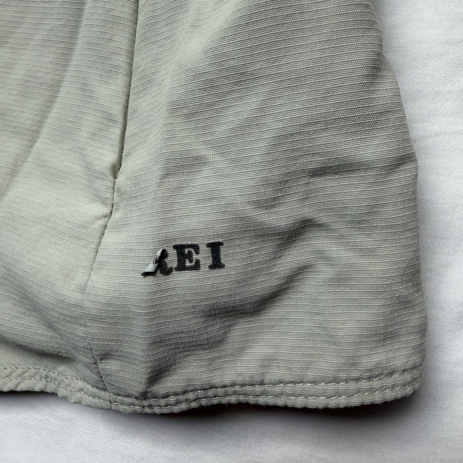 REI Button Up Shirt Women’s Size XL UPF 30+ Long Sleeve Collard Cream