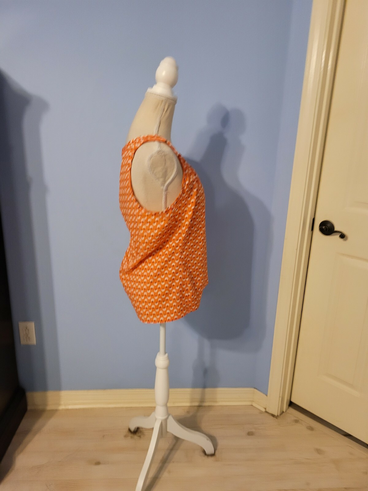 Cherish Size Medium Blouse Womens Orange Sleeveless Round Neck