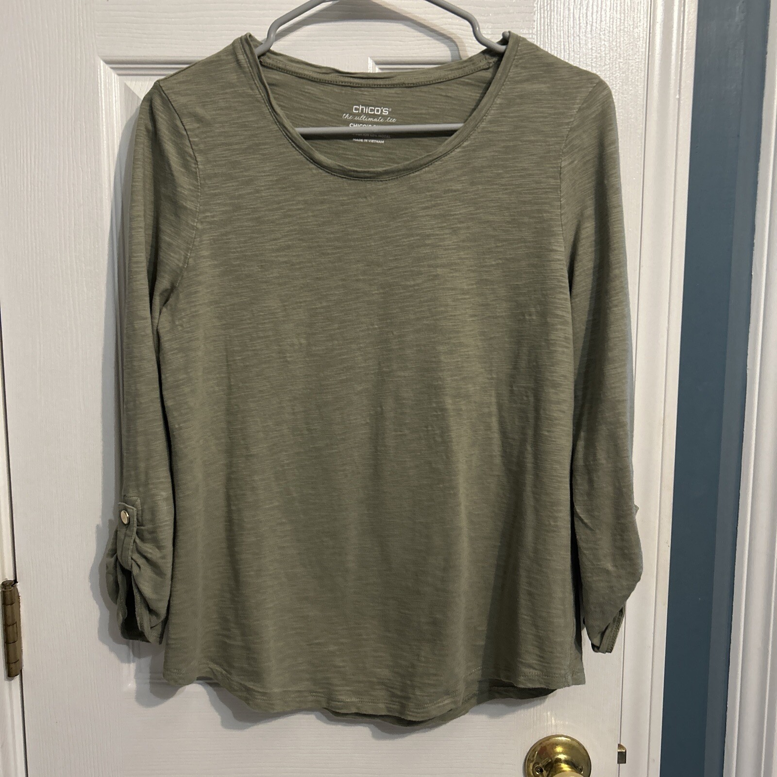 Chico’s 0 Sage Green ultimate tee Wrist Length Rolled Cuff With Button Reduced