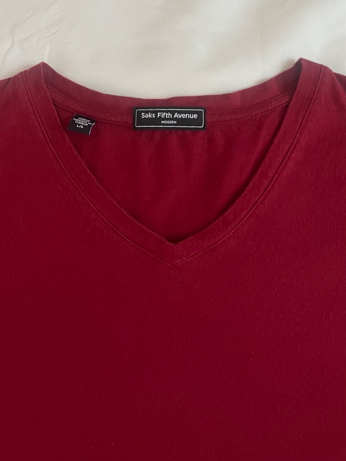 Saks Fifth Avenue Modern V-neck T-shirt size Large deep red brick burgundy