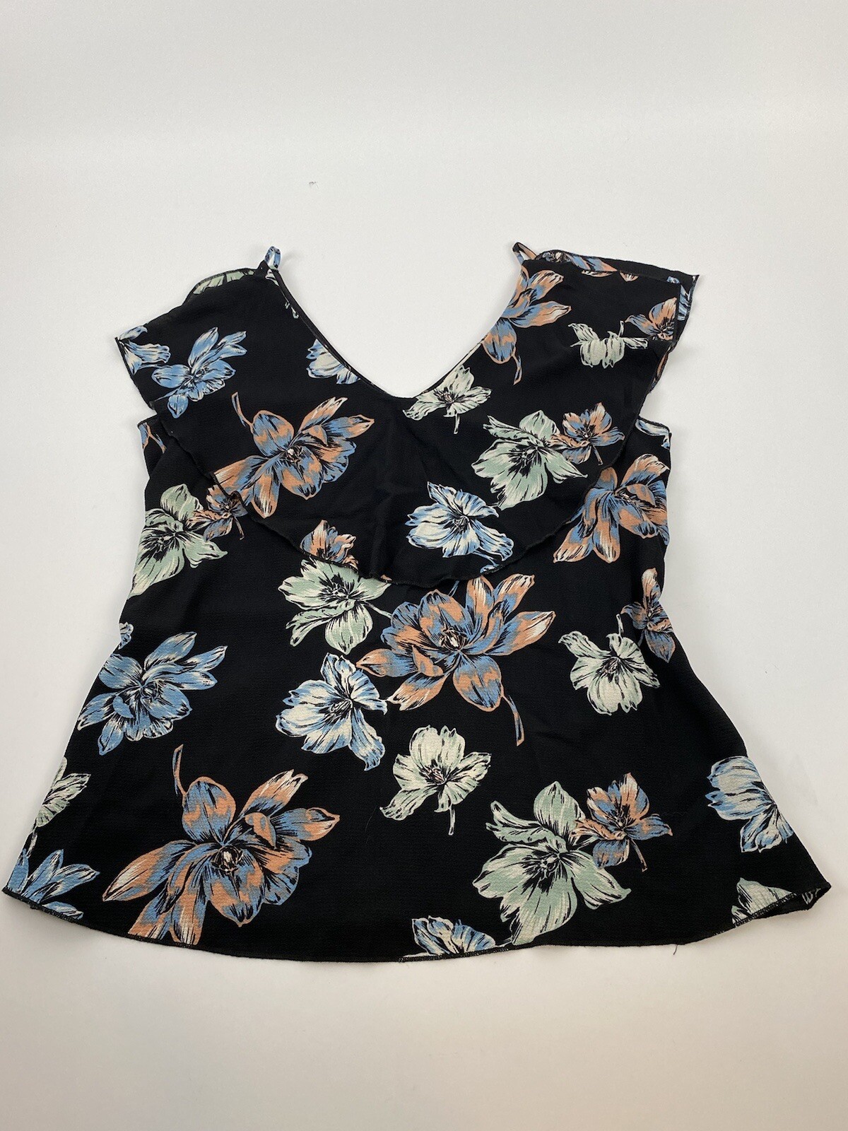 Moon Kiss women’s sleeveless black with flowers top size medium
