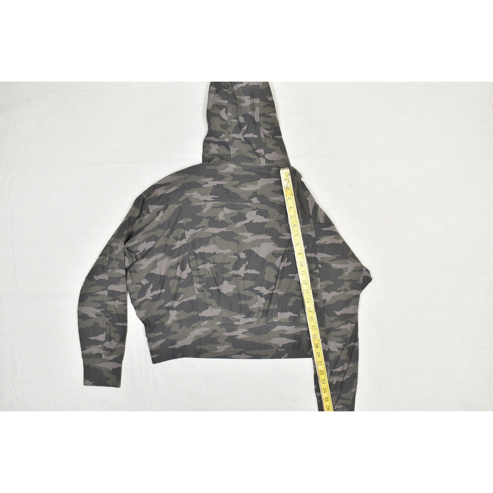 Athleta Hoodie Womens Large Cropped Pullover Stretch Kangaroo Pocket Camo