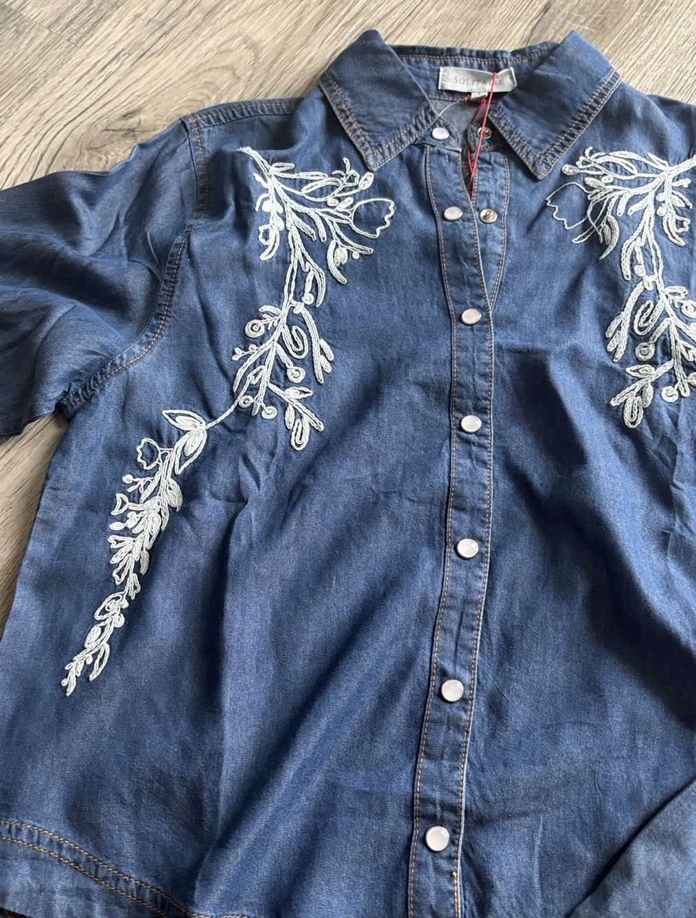 Solitaire Embroidered Snap Boho Western Shirt NWT