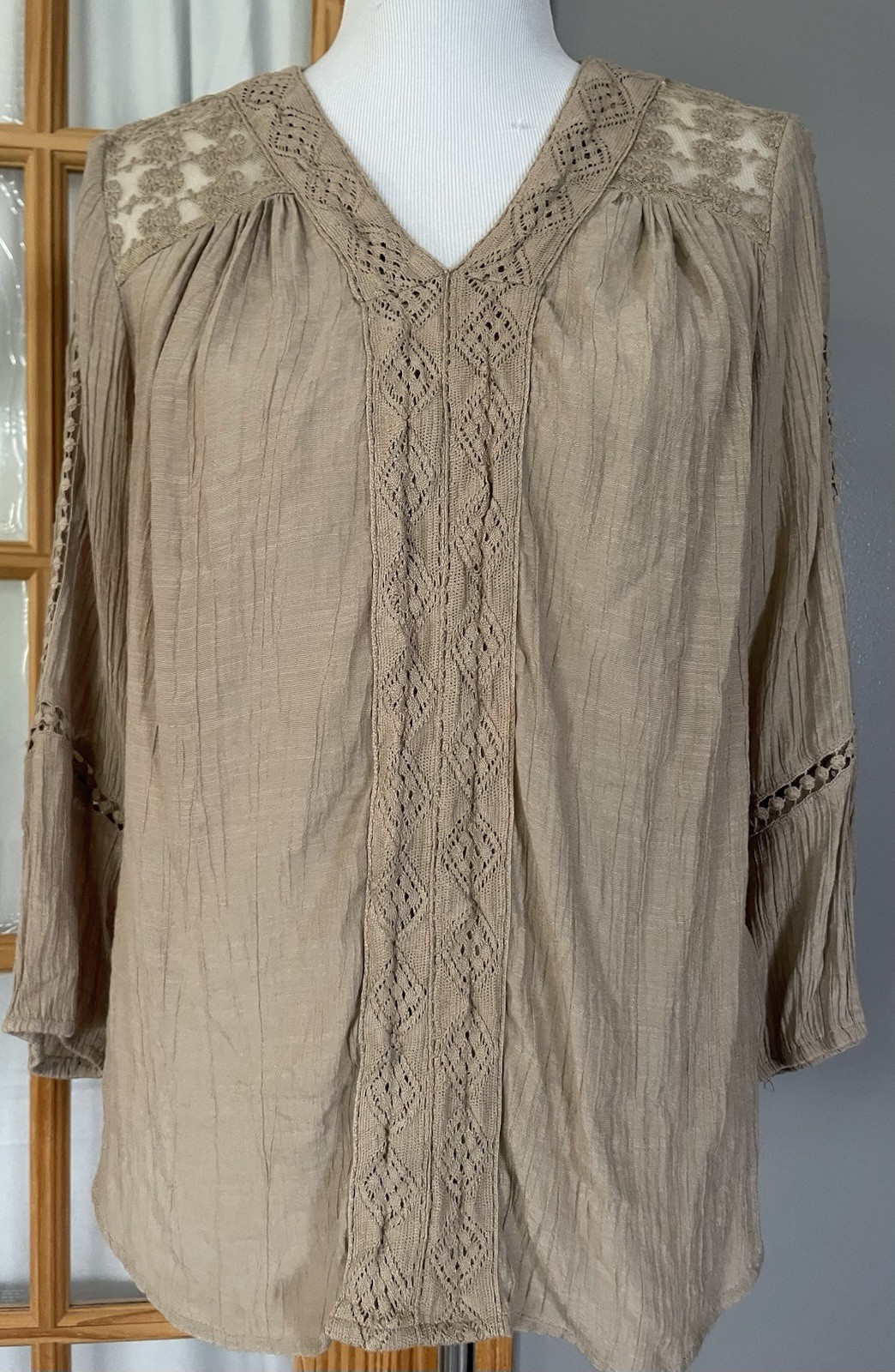 New Direction Floral Lace Blouse Women’s M Beige Rayon Knit Accent Boho Modern