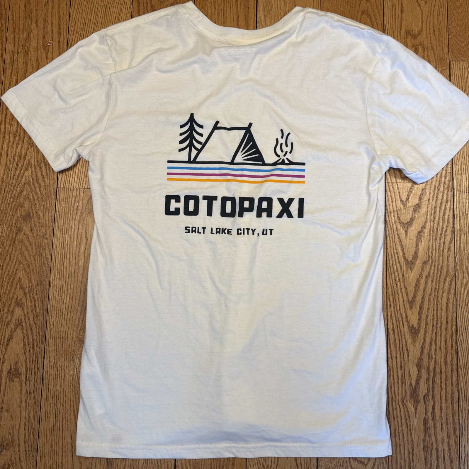 Cotopaxi Women’s Graphic T Shirt Large White Outdoor Camp Salt Lake City Utah
