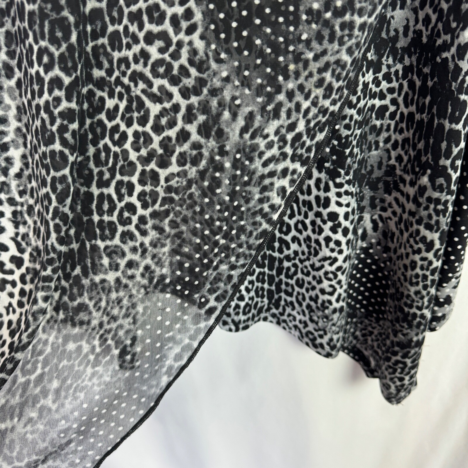 Adele & May Women’s Tunic Top Size 2X Gray/Black Print Sharktooth Hem