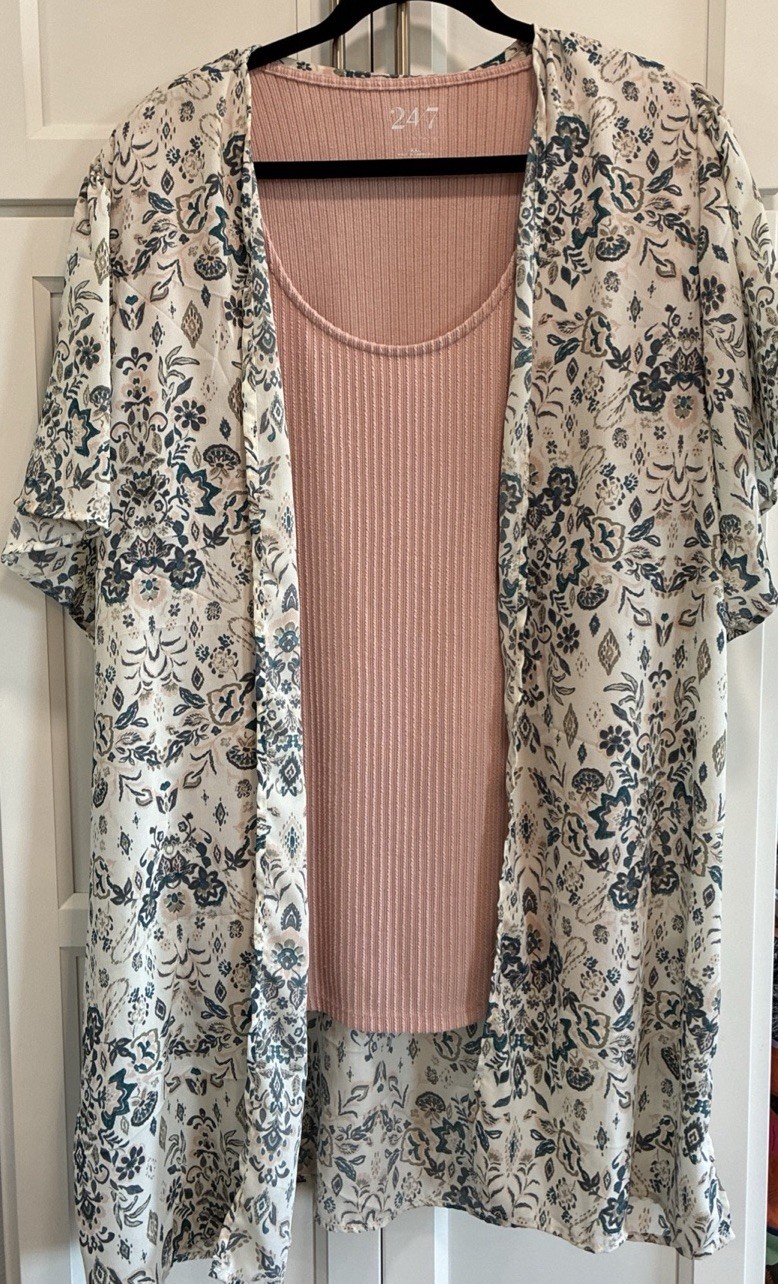 Maurice’s Multicolor Floral Kimono Short Flutter Sleeves & Textured Neck Top XXL