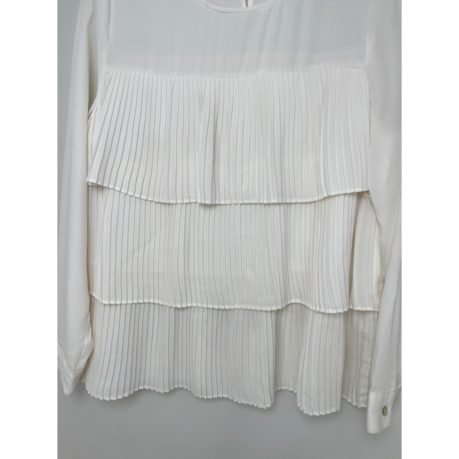 J. Jill Ivory Tiered Pleated Blouse Long Sleeve S Small Romantic Office Preppy