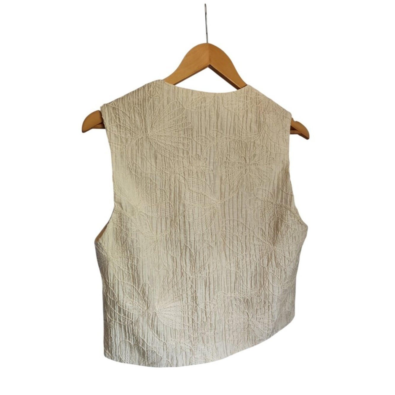 Xetra Textured Embroidered Summer Floral Vest Cream Sleeveless Open Front Size M