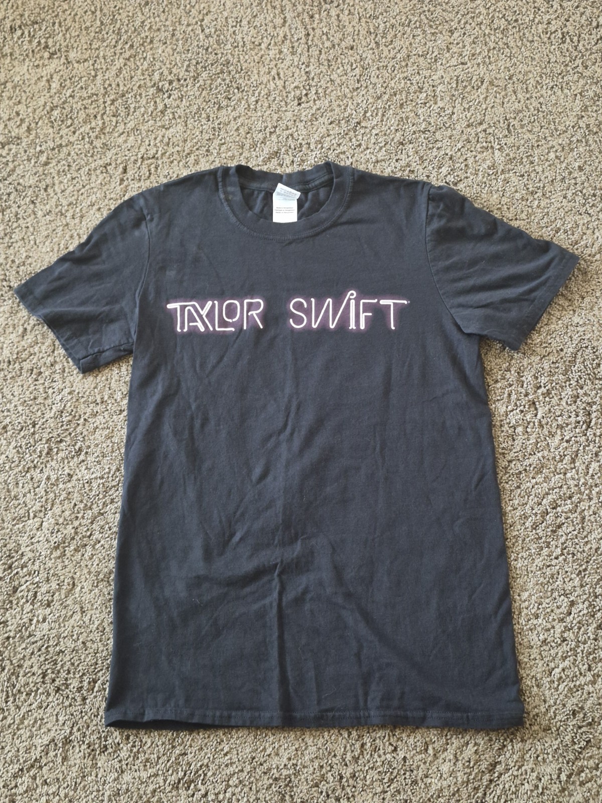 Taylor Swift – 1989 World Tour T-Shirt – Size S – Official Concert T-shirt!
