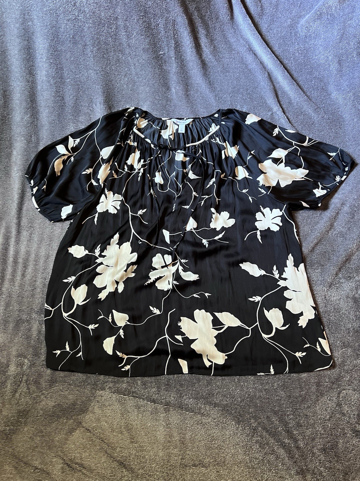 Nine West Black White Floral Satin Blouse Tie Neck Short Sleeve Top