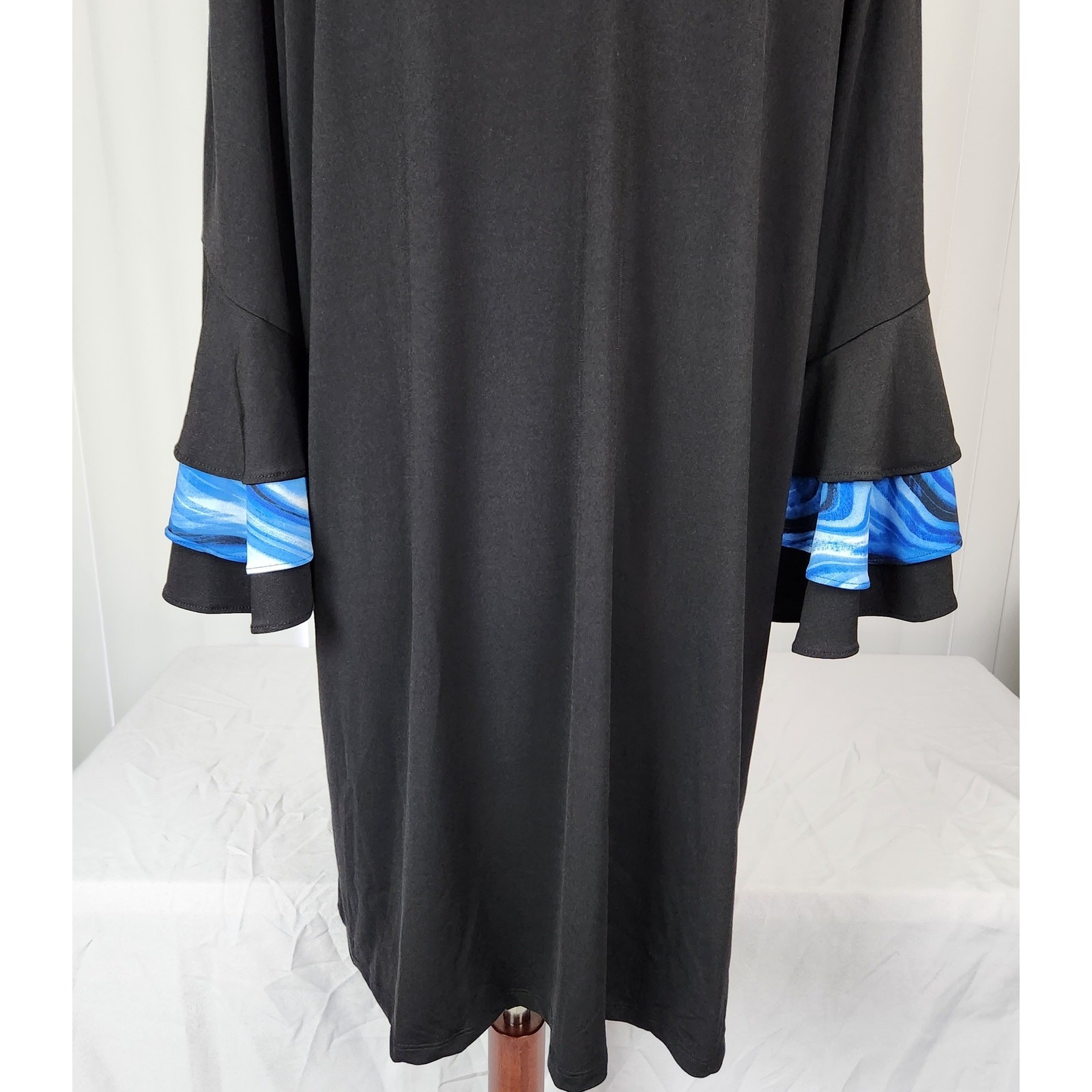Avenue Studio Tunic Gabby Bell Sleeve in Black Women’s Plus Size 22/24 New