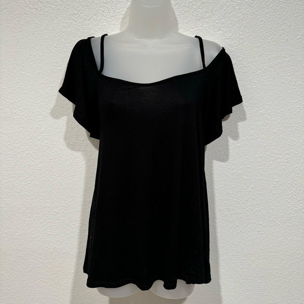 NWT boohoo black cold shoulder short sleeve flowy top blouse shirt
