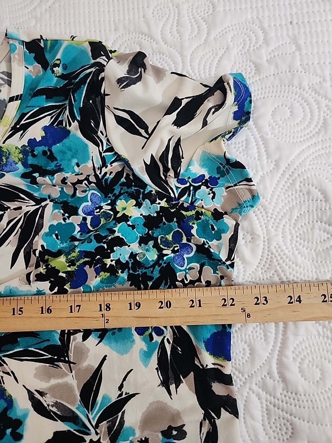 Covington Womens Size XL Blue Tan Floral Short Sleeve Pullover Top Stretch Knit