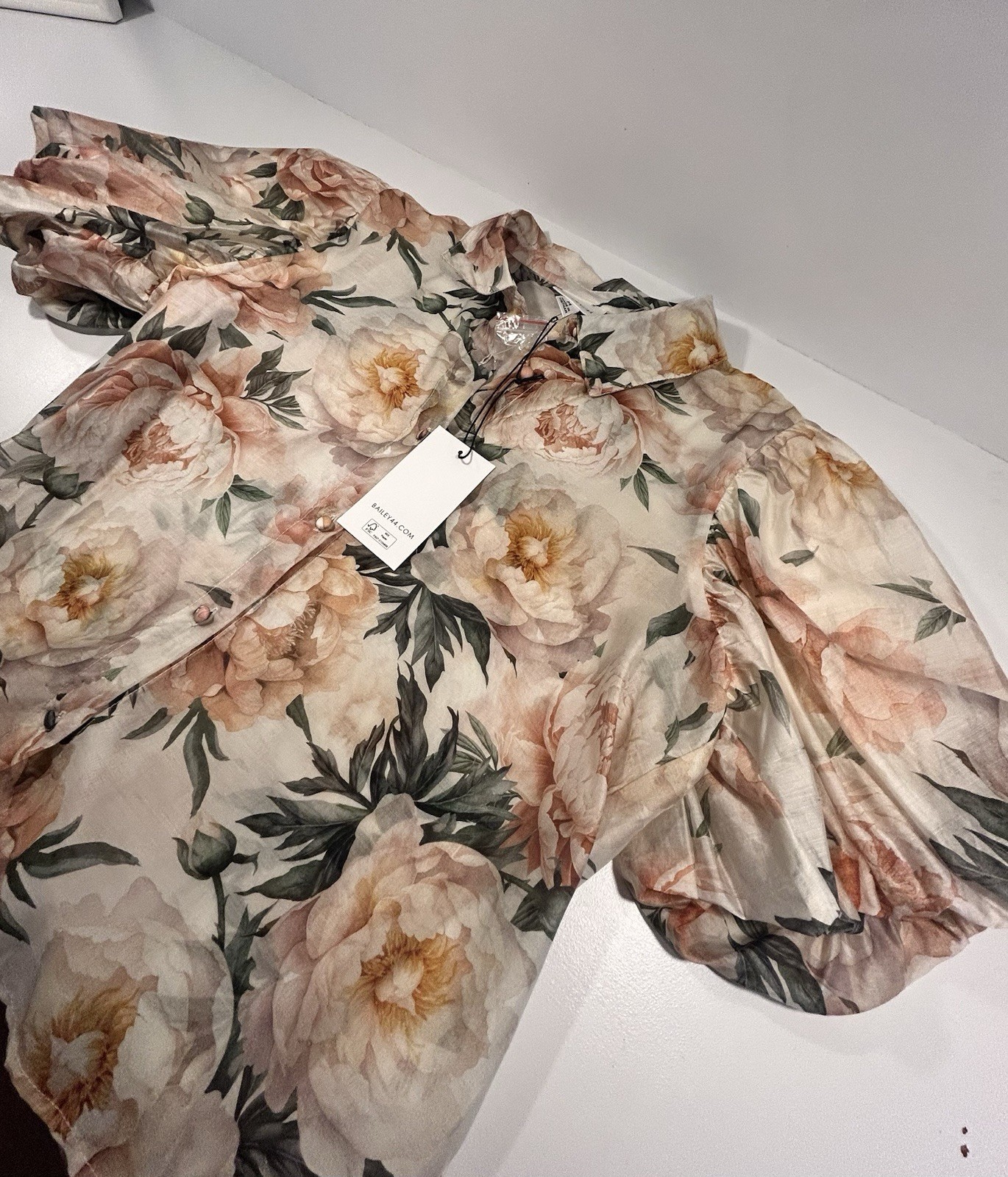 NWT Bailey 44 Womens Medium Floral Puff Sleeve Button Front Blouse Peony Print