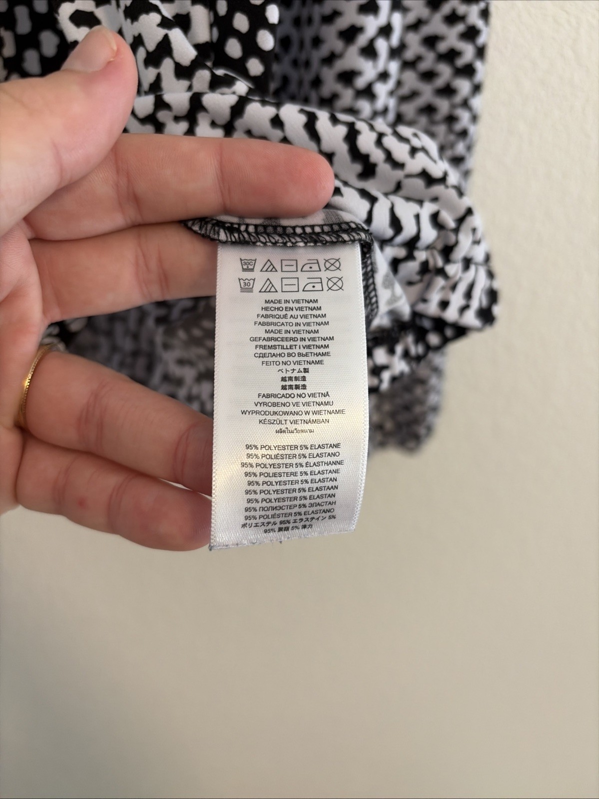 New Michael Michael Kors Basic Black and White Pattern Blouse Size L Gold Accent