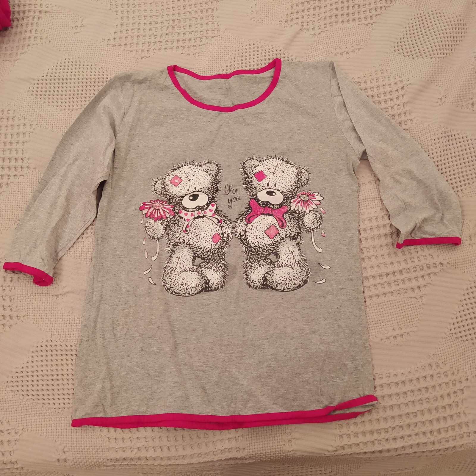 Long Sleeve Shirt Women’s Gray EUC Teddy bear graphic