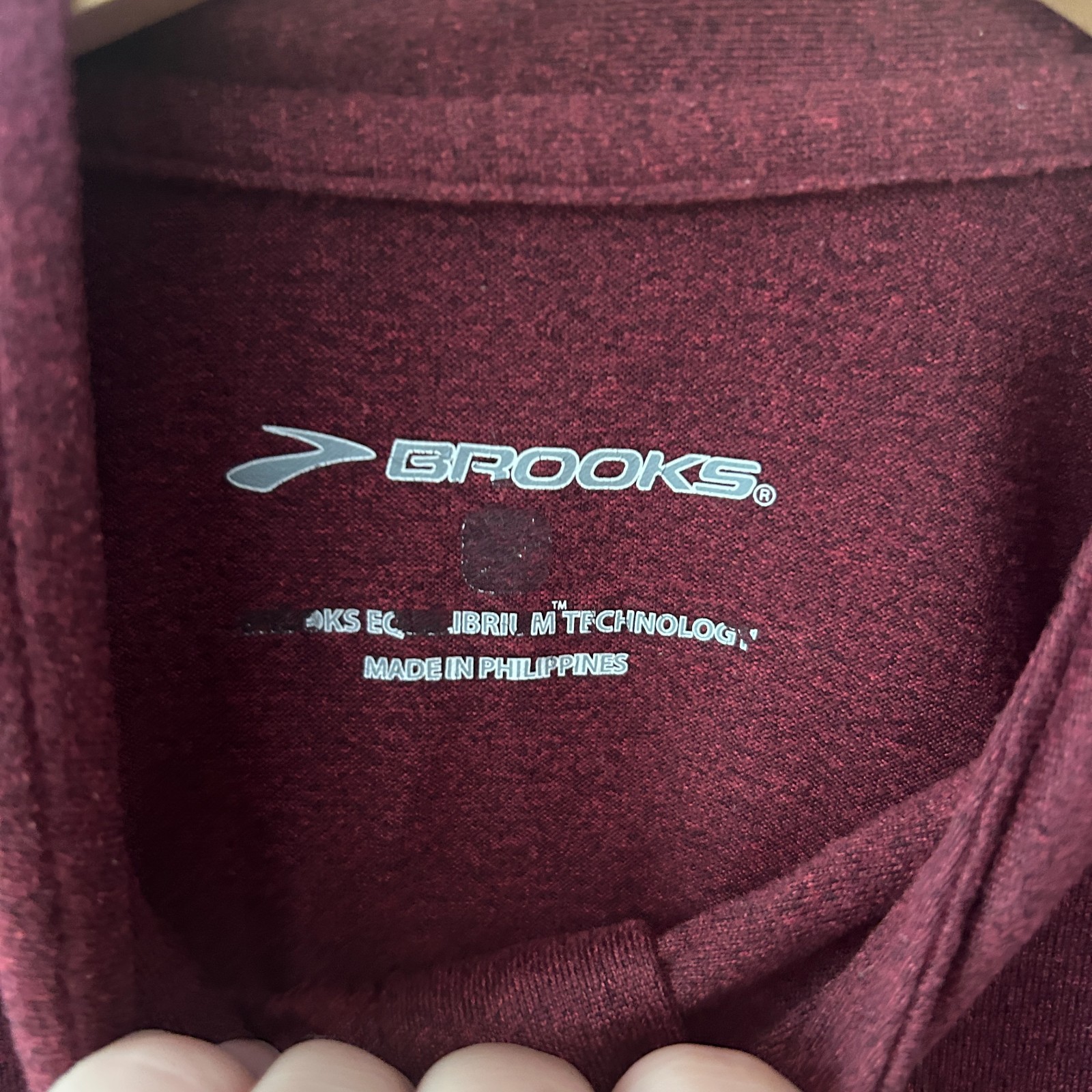 Brooks 1/4 Zip Pullover Top Womens Large Red Thumb Holes Lightweight Activewear