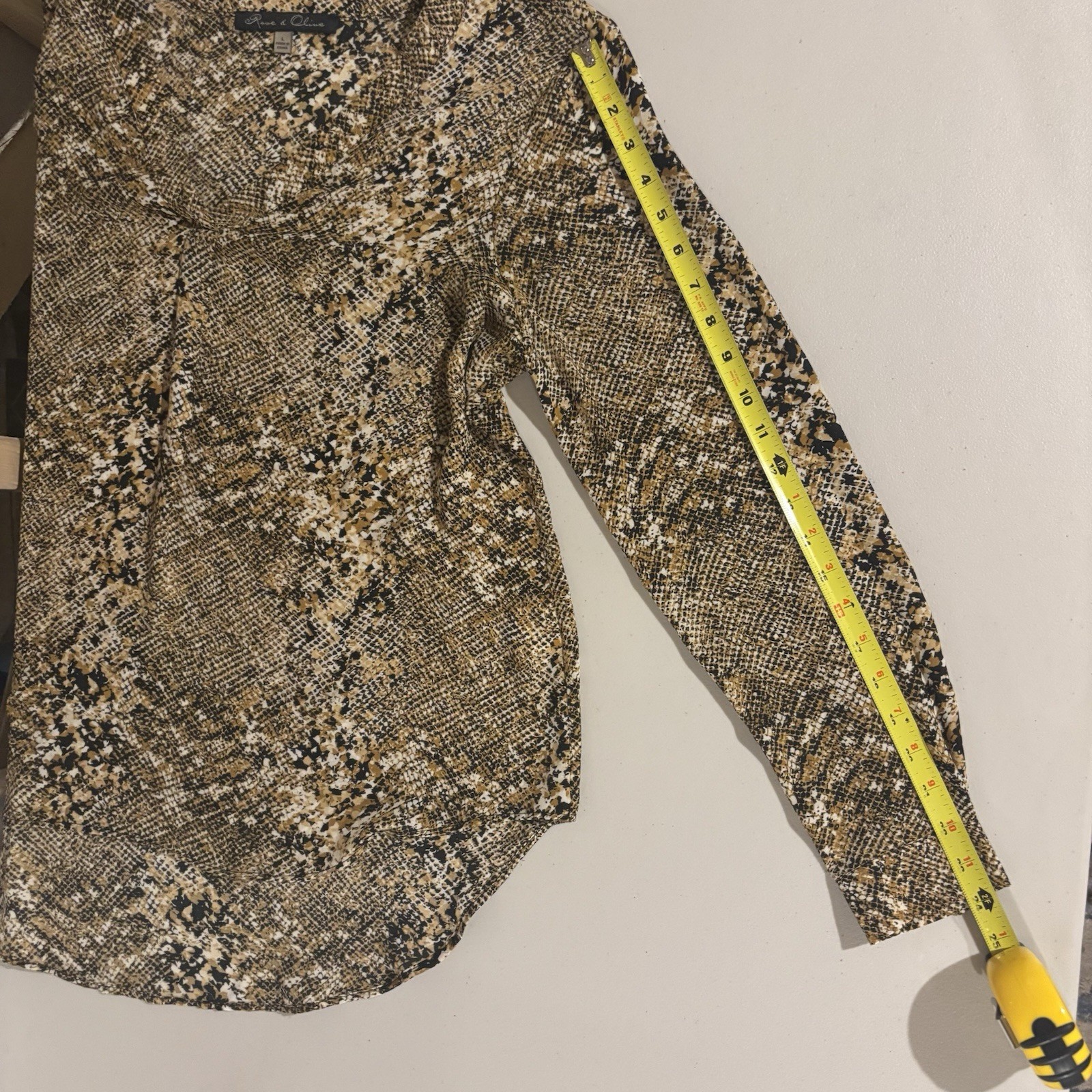 Rose & Olive Tunic Blouse Snake Print Split Neck Long Cuff Sleeve Large 2B-9