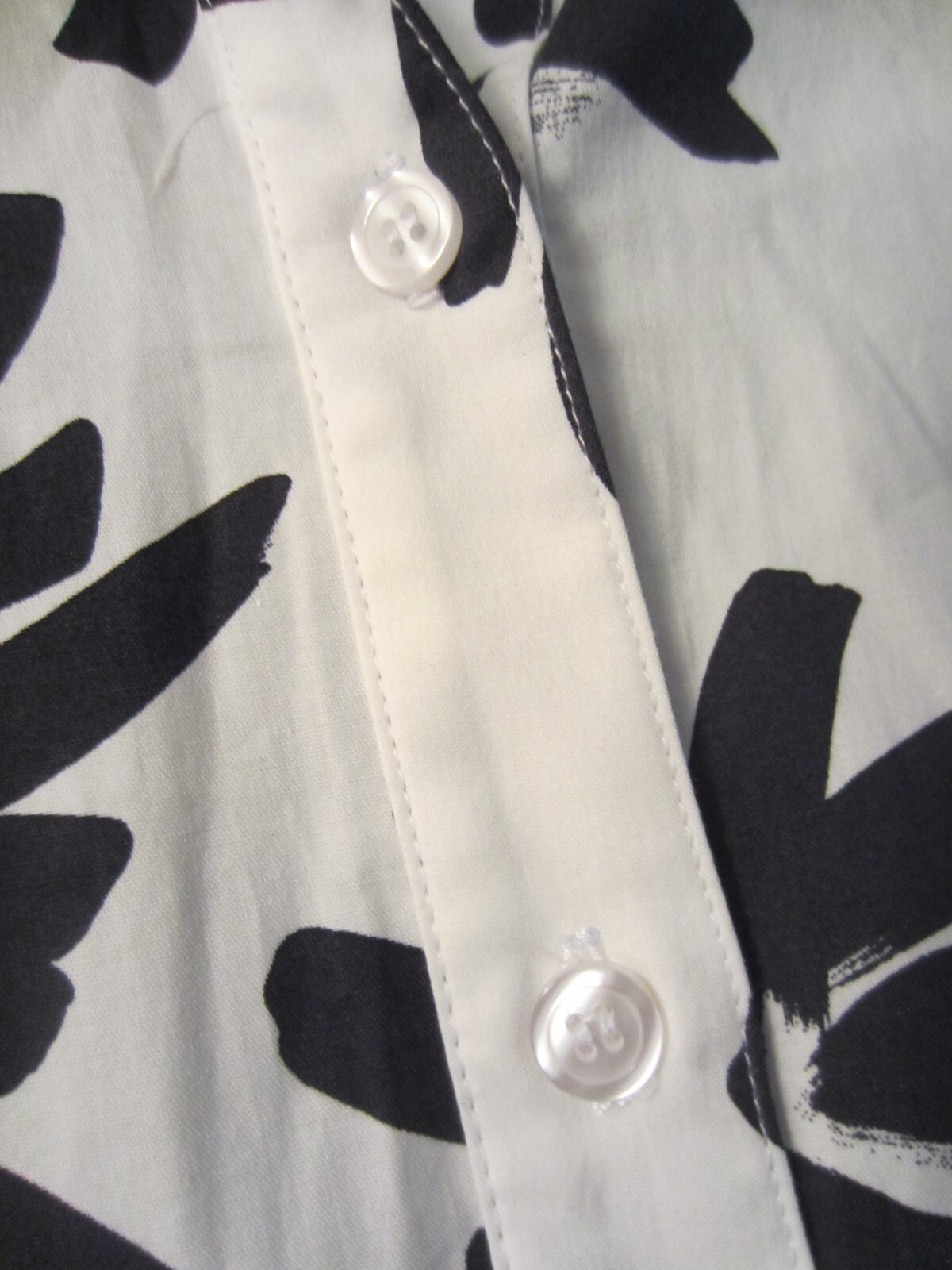 NWT women’s long sleeve shirt with waist sash Finley Size M white/black RET 260