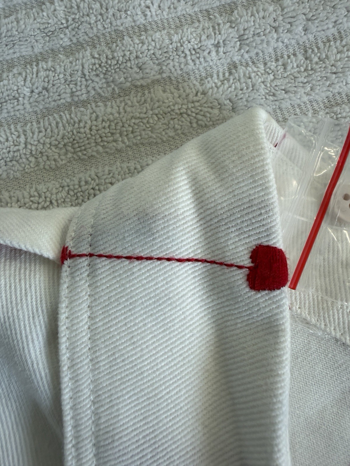 Solitaire Womens White Red Heart Embroidered Button Down Shirt Top XL
