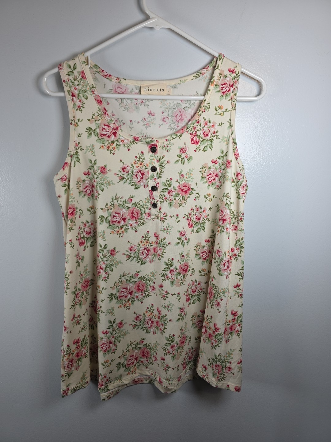 Women’s sleeveless Top Size large, Ninexis, Floral