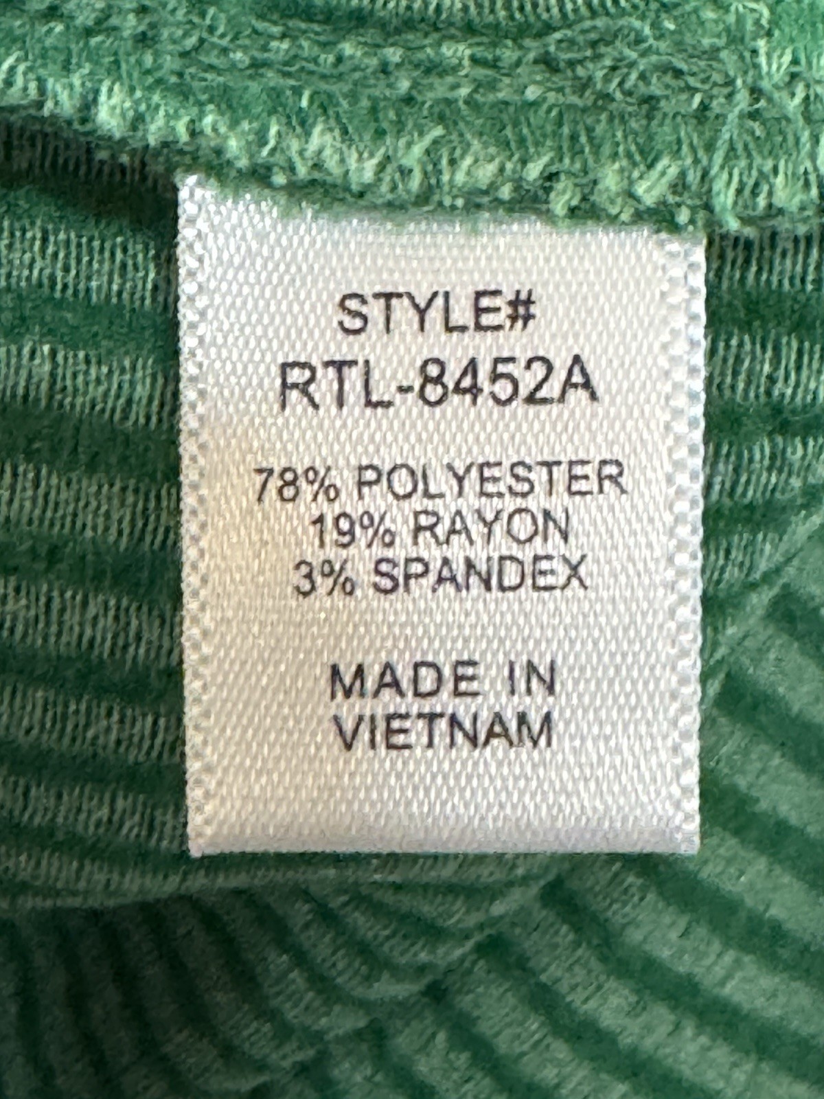 NWT Green Zenana Raised Rib Long Sleeve Top Style #RTL-8452A – S/M or L/XL