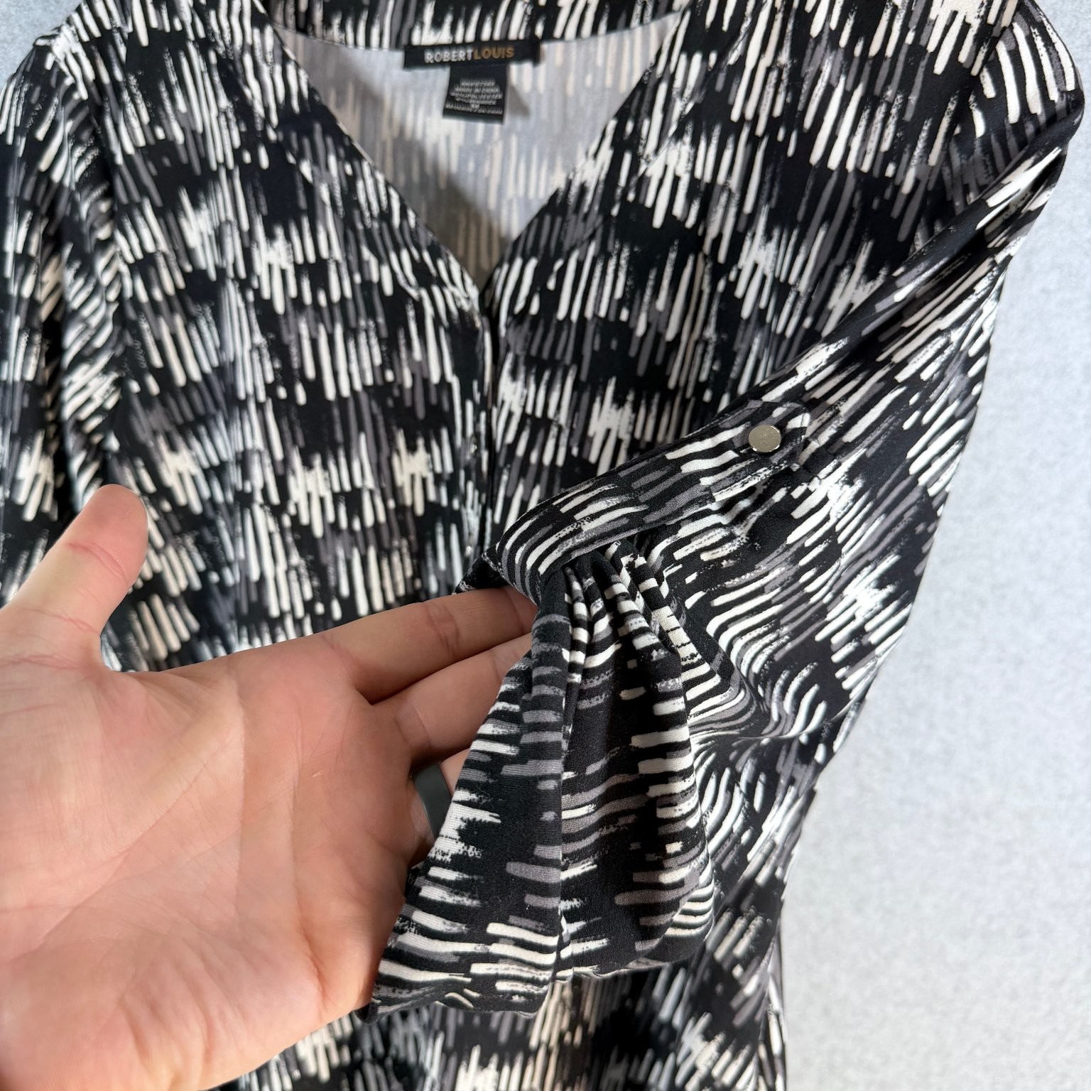 Robert Louis Womens Blouse Black White Patterned Top Medium Roll Tab Sleeve