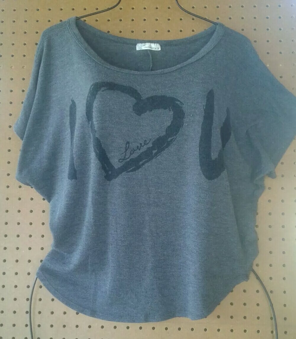 January 7, Women Top Blouse Medium, Gray, short sleeve and crew neck, LOVE