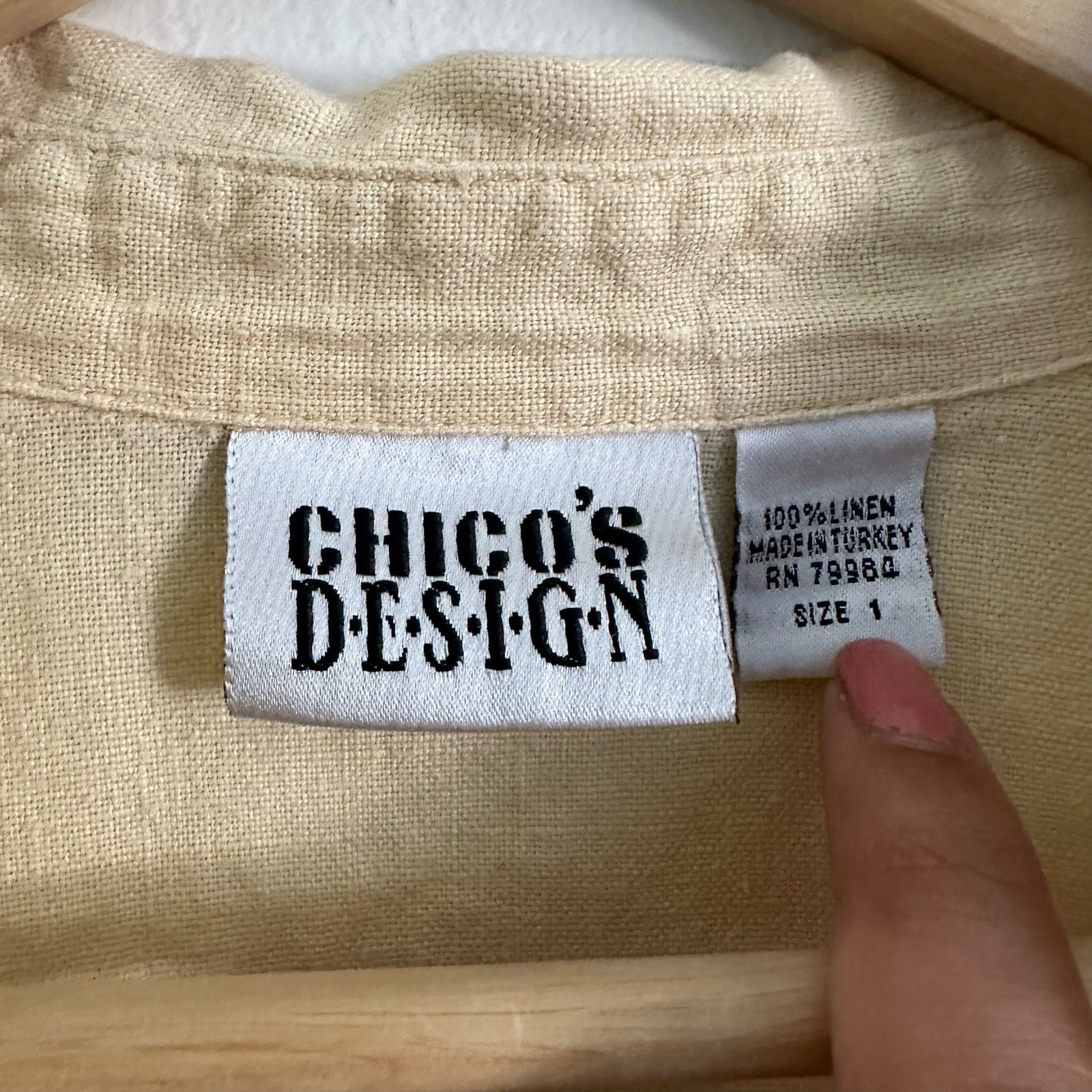 Chico’s Button Front Blouse Top Shirt 100% Linen Size 1 / Small Pale Yellow