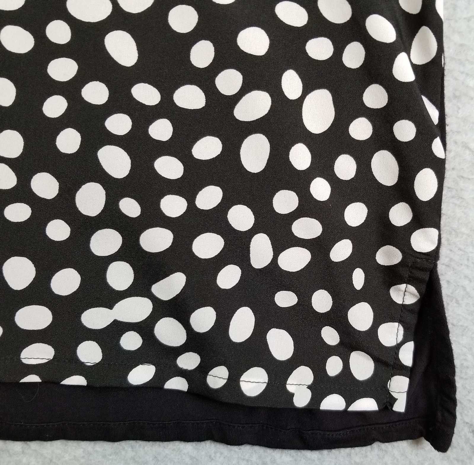 August Silk Tank Top Women’s Large L Black White Polka Dots Sleeveless Scoopneck